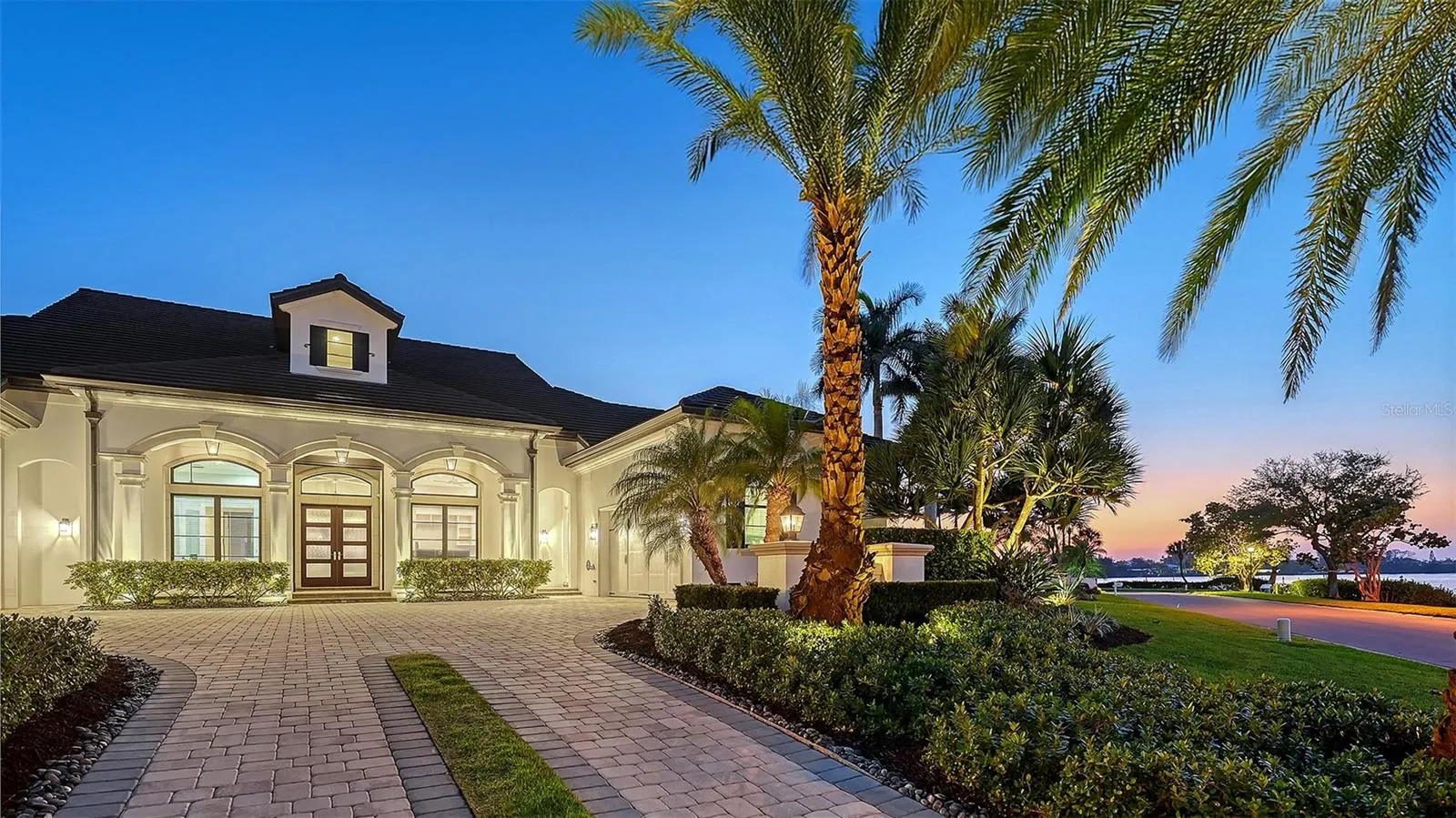313 LOOKOUT POINT DR