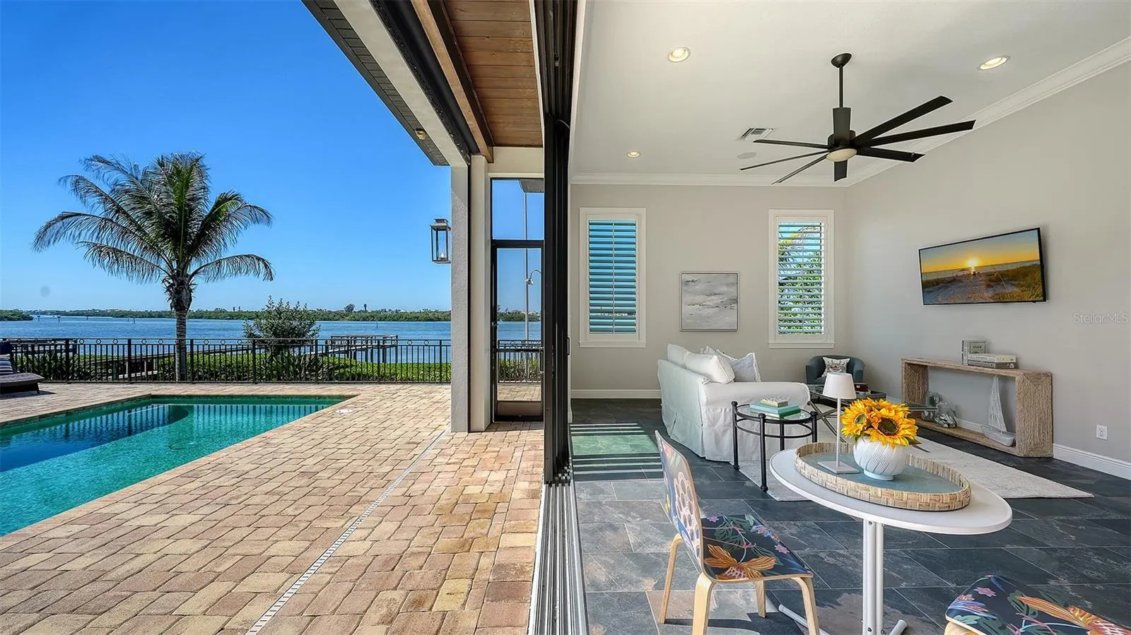 313 LOOKOUT POINT DR