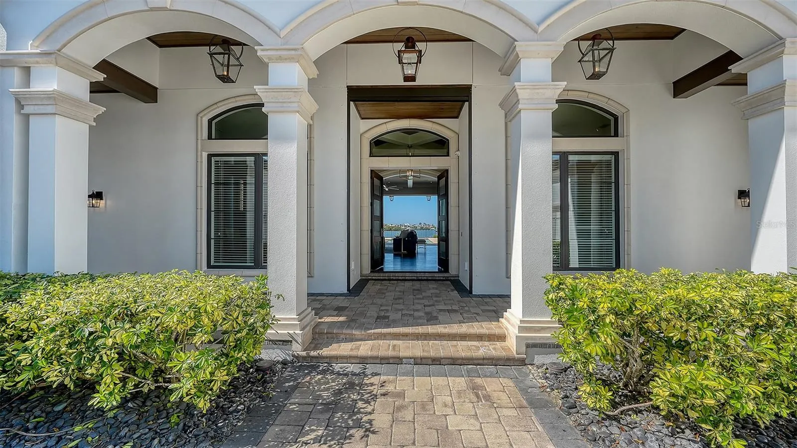 313 LOOKOUT POINT DR