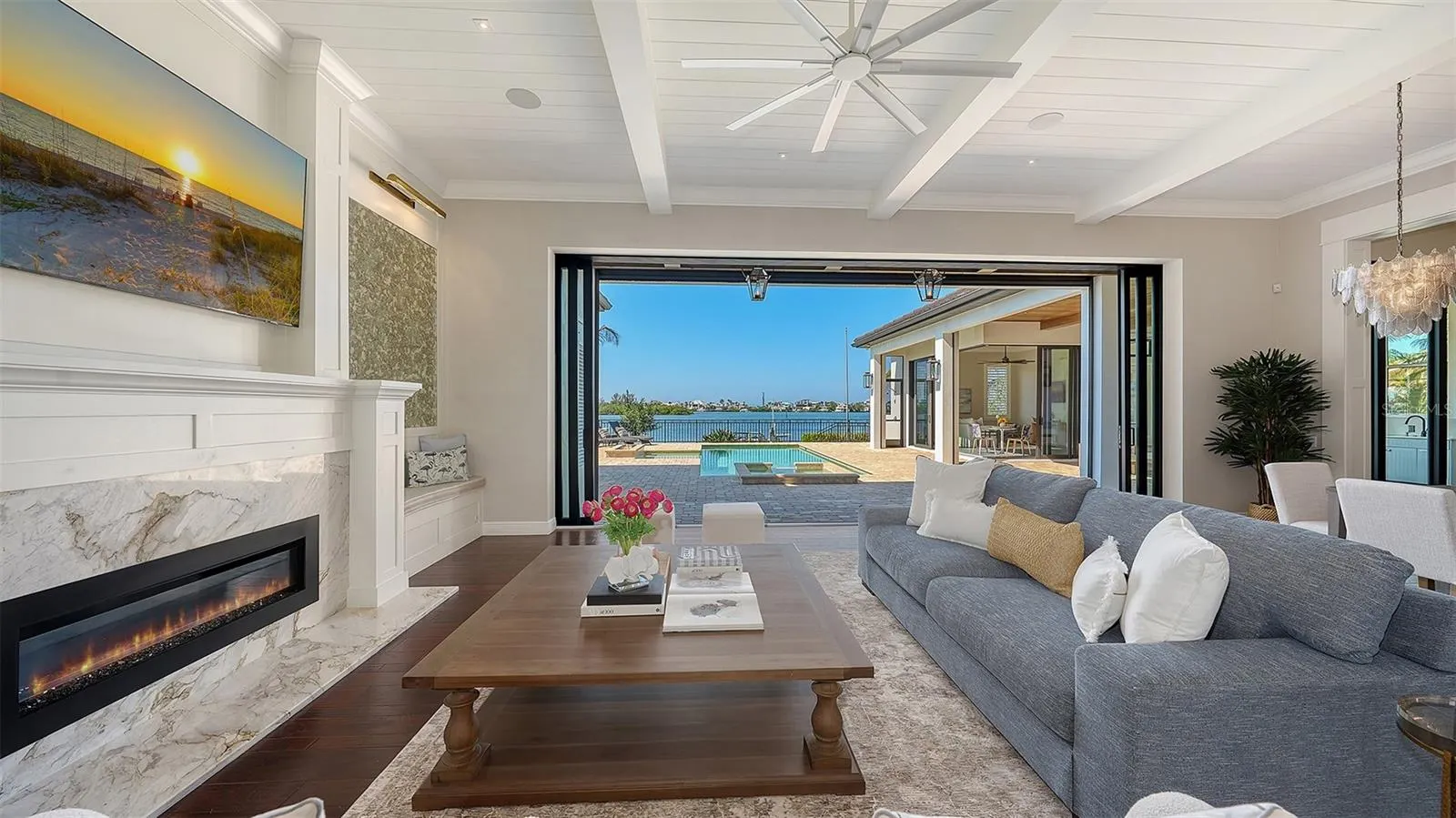 313 LOOKOUT POINT DR