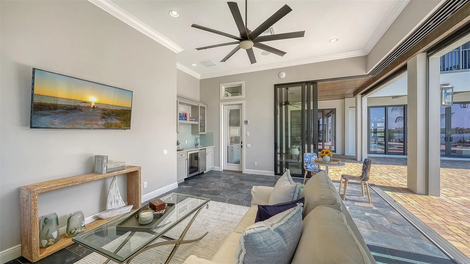 313 LOOKOUT POINT DR