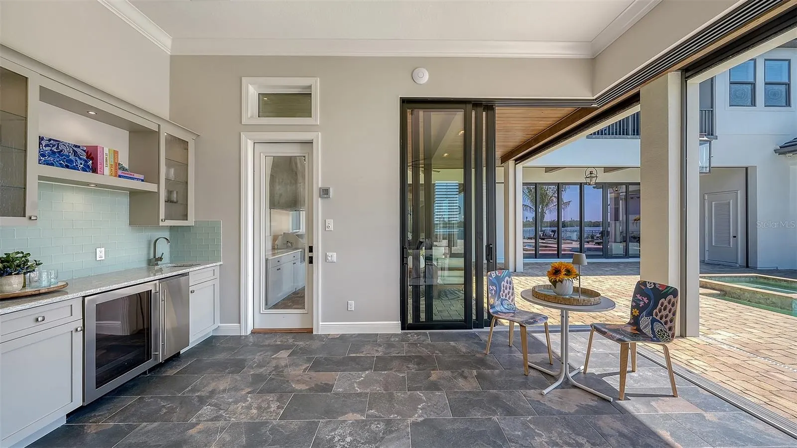 313 LOOKOUT POINT DR