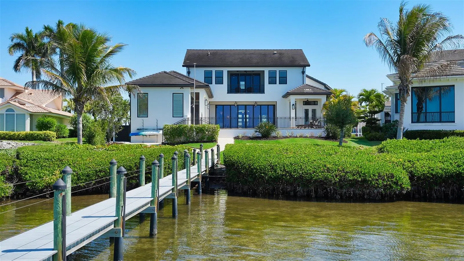 313 LOOKOUT POINT DR