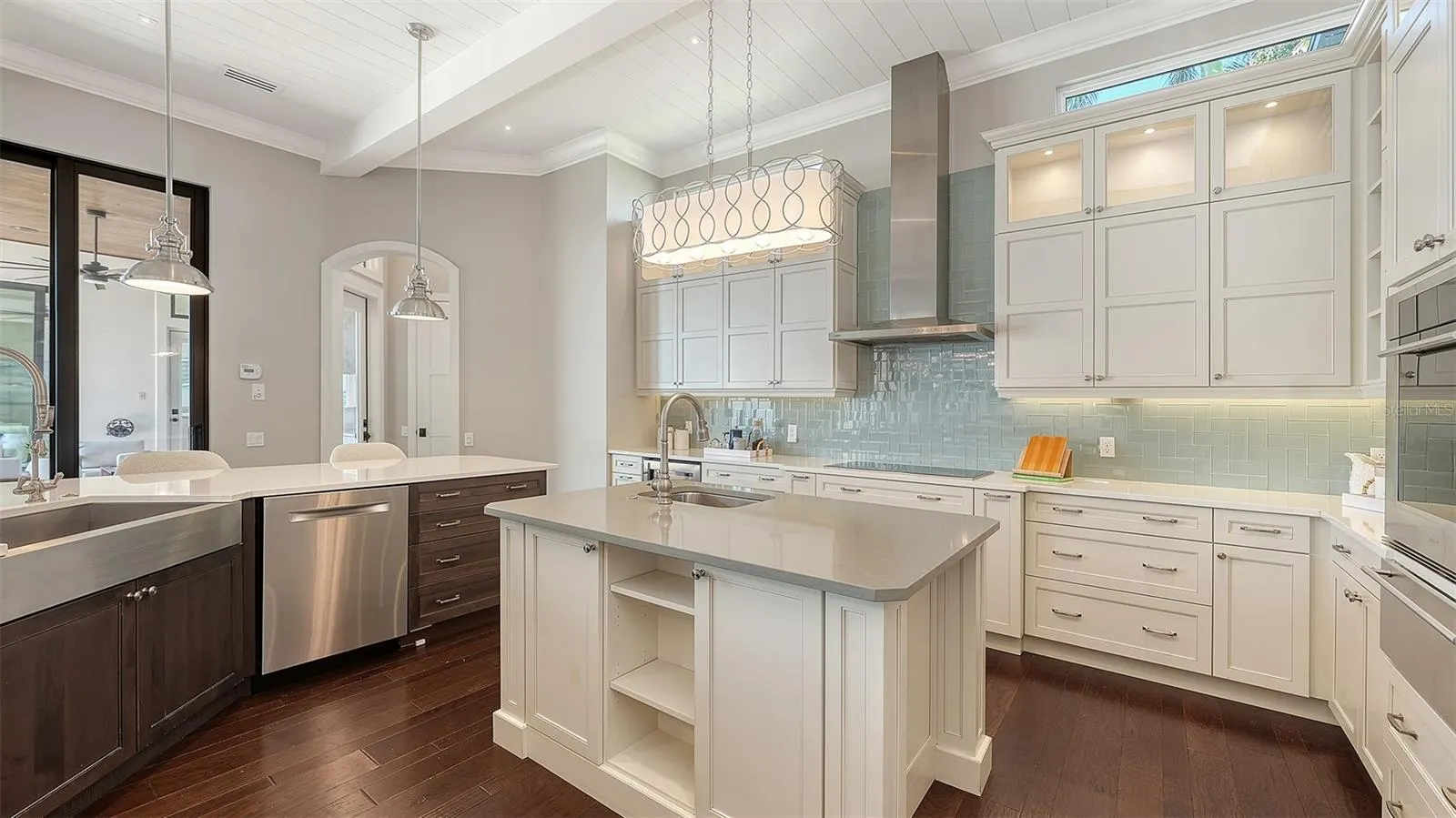 313 LOOKOUT POINT DR