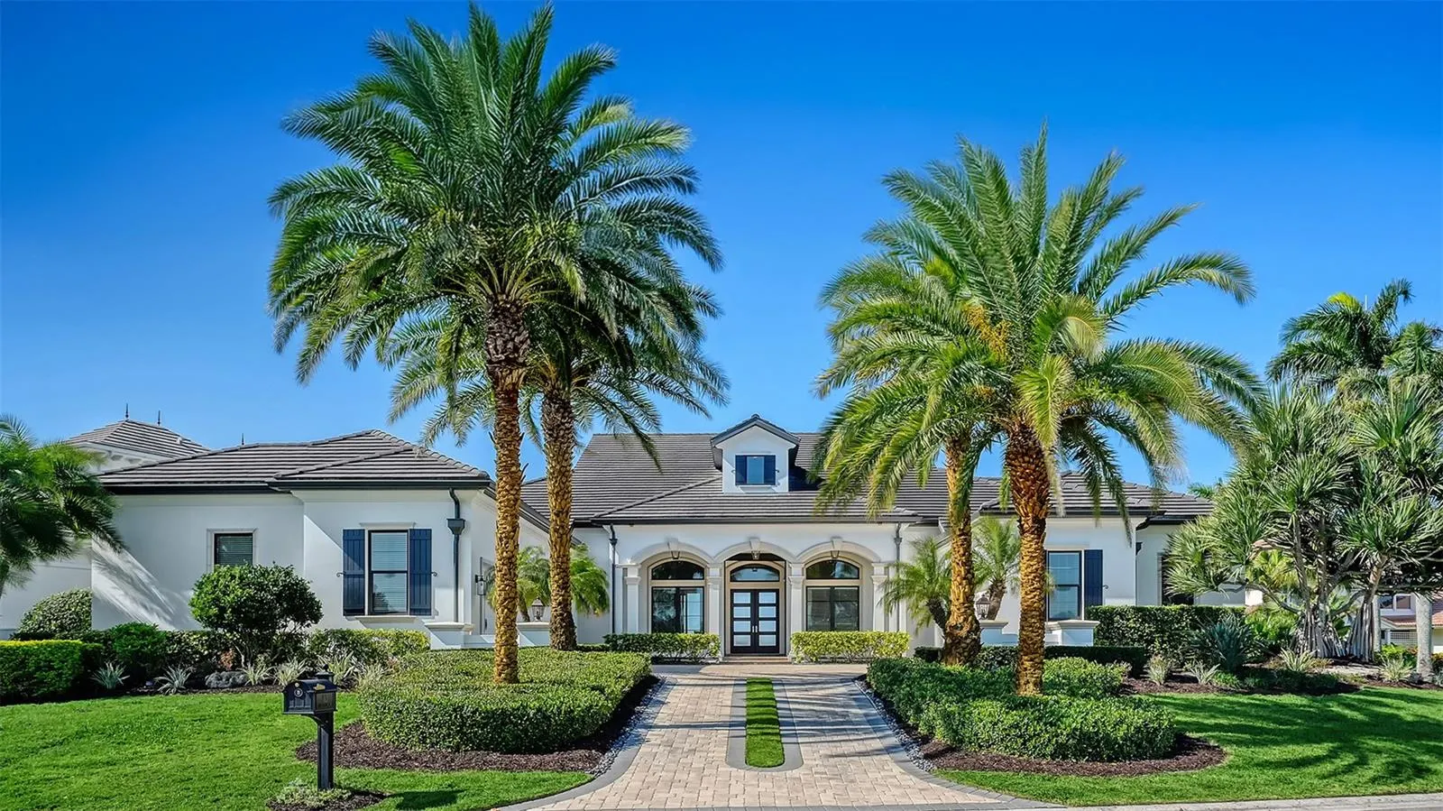 313 LOOKOUT POINT DR