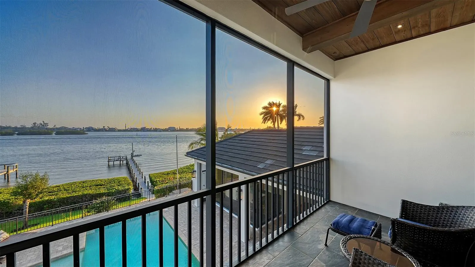 313 LOOKOUT POINT DR