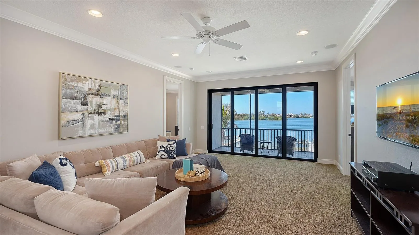 313 LOOKOUT POINT DR