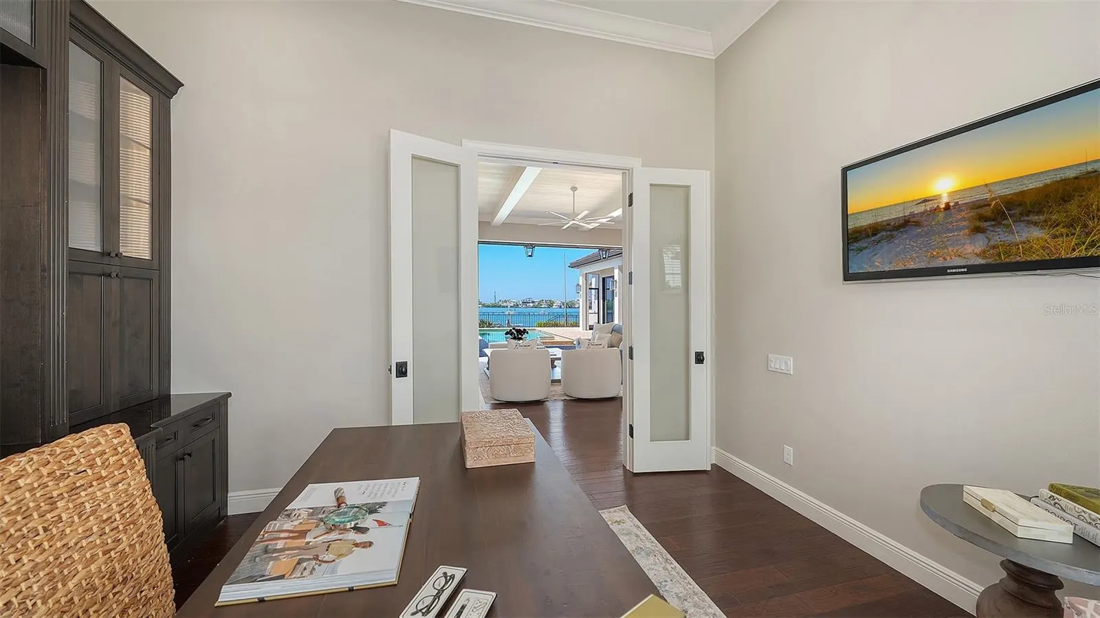313 LOOKOUT POINT DR