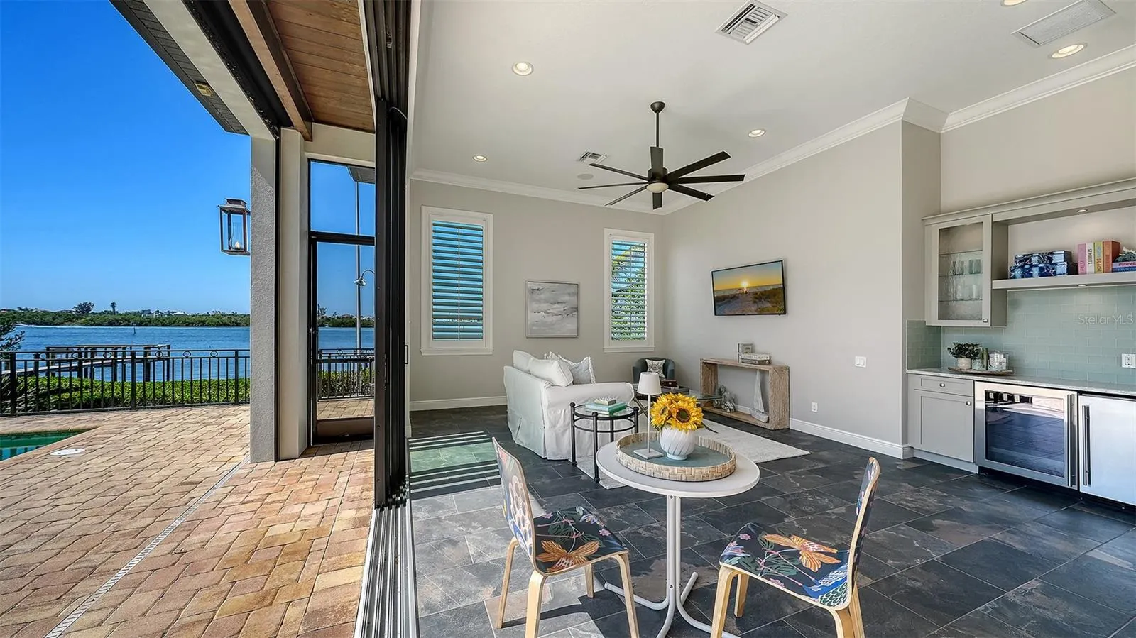 313 LOOKOUT POINT DR