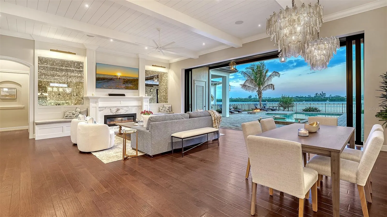 313 LOOKOUT POINT DR