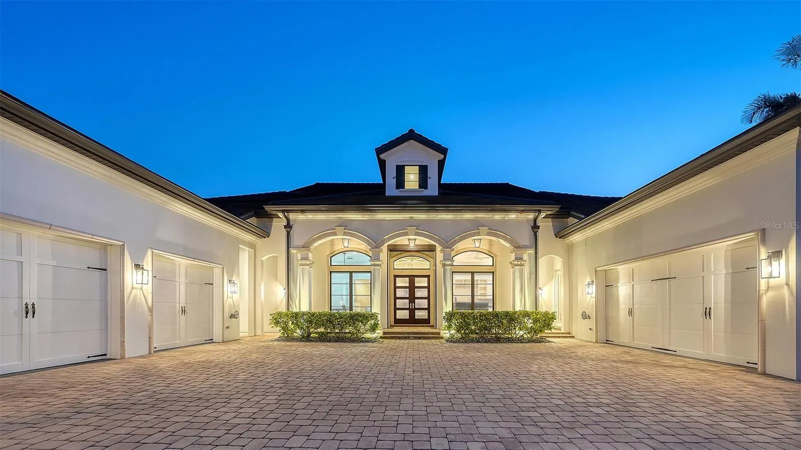313 LOOKOUT POINT DR