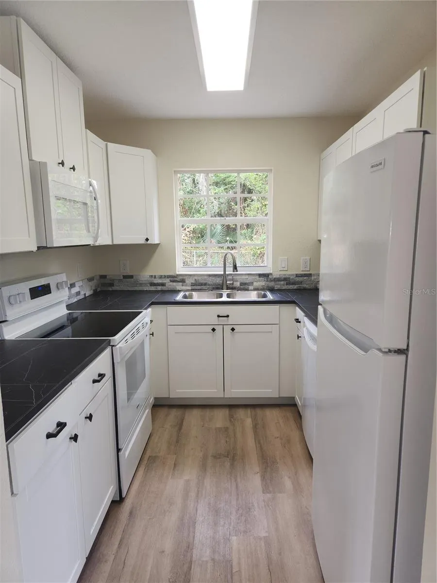 1652 SW HARLEM CIR