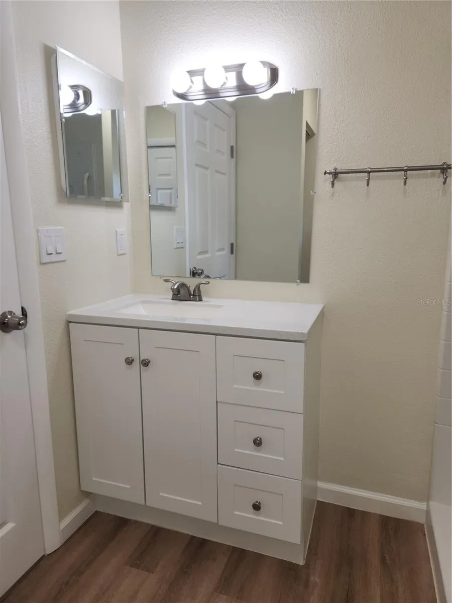 1652 SW HARLEM CIR