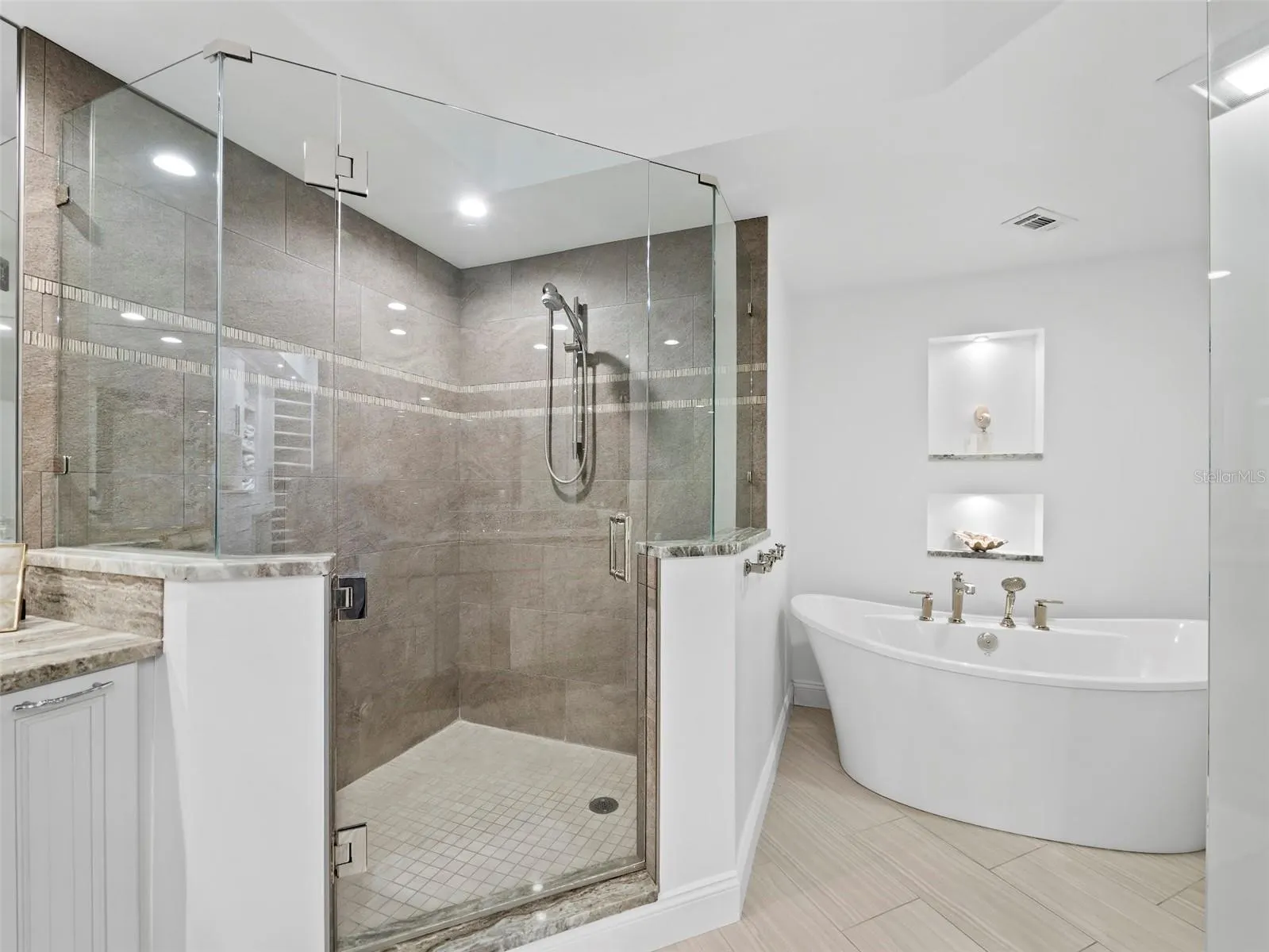 535 SANCTUARY DR #A603 #A603