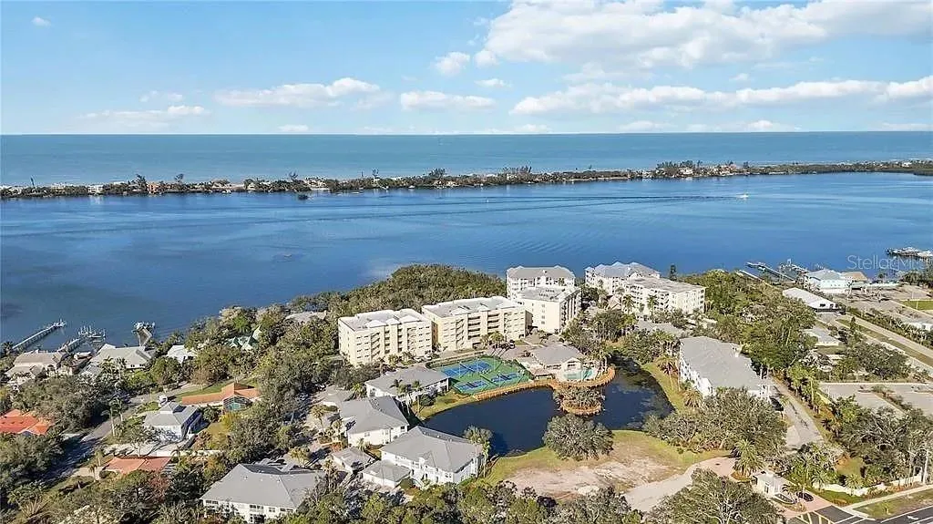 280 HIDDEN BAY DR #302 #302