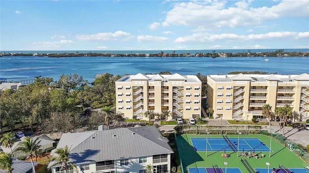 280 HIDDEN BAY DR #302 #302