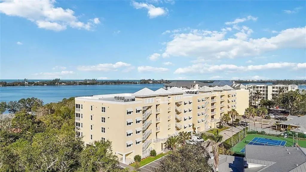 280 HIDDEN BAY DR #302 #302