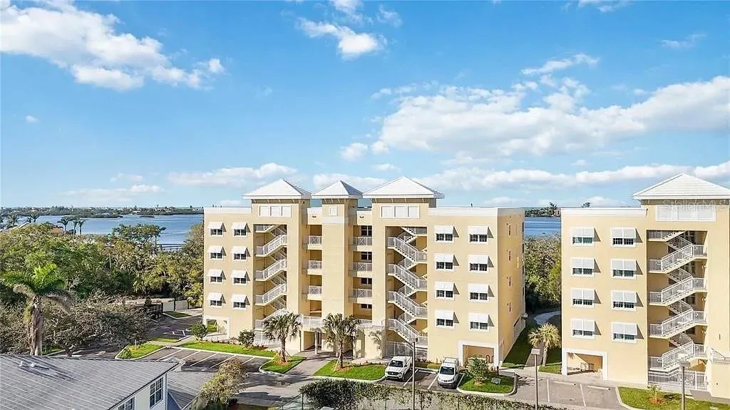 280 HIDDEN BAY DR #302 #302