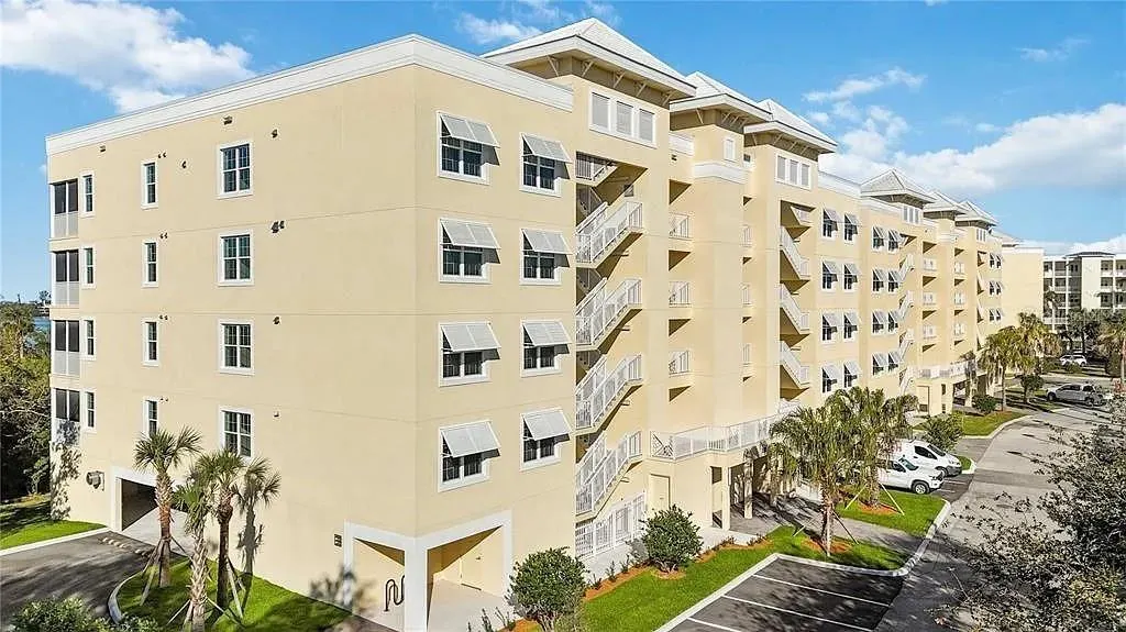 280 HIDDEN BAY DR #302 #302