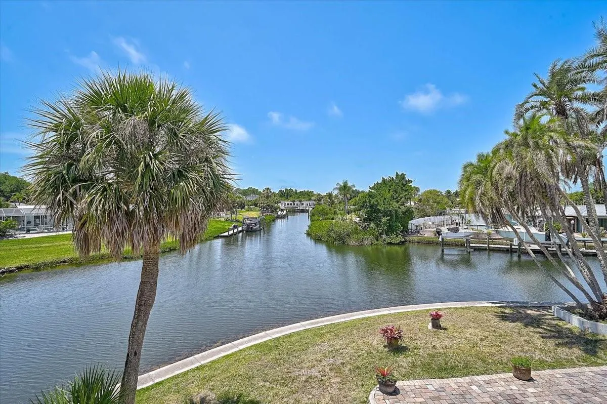 135 TINA ISLAND DR