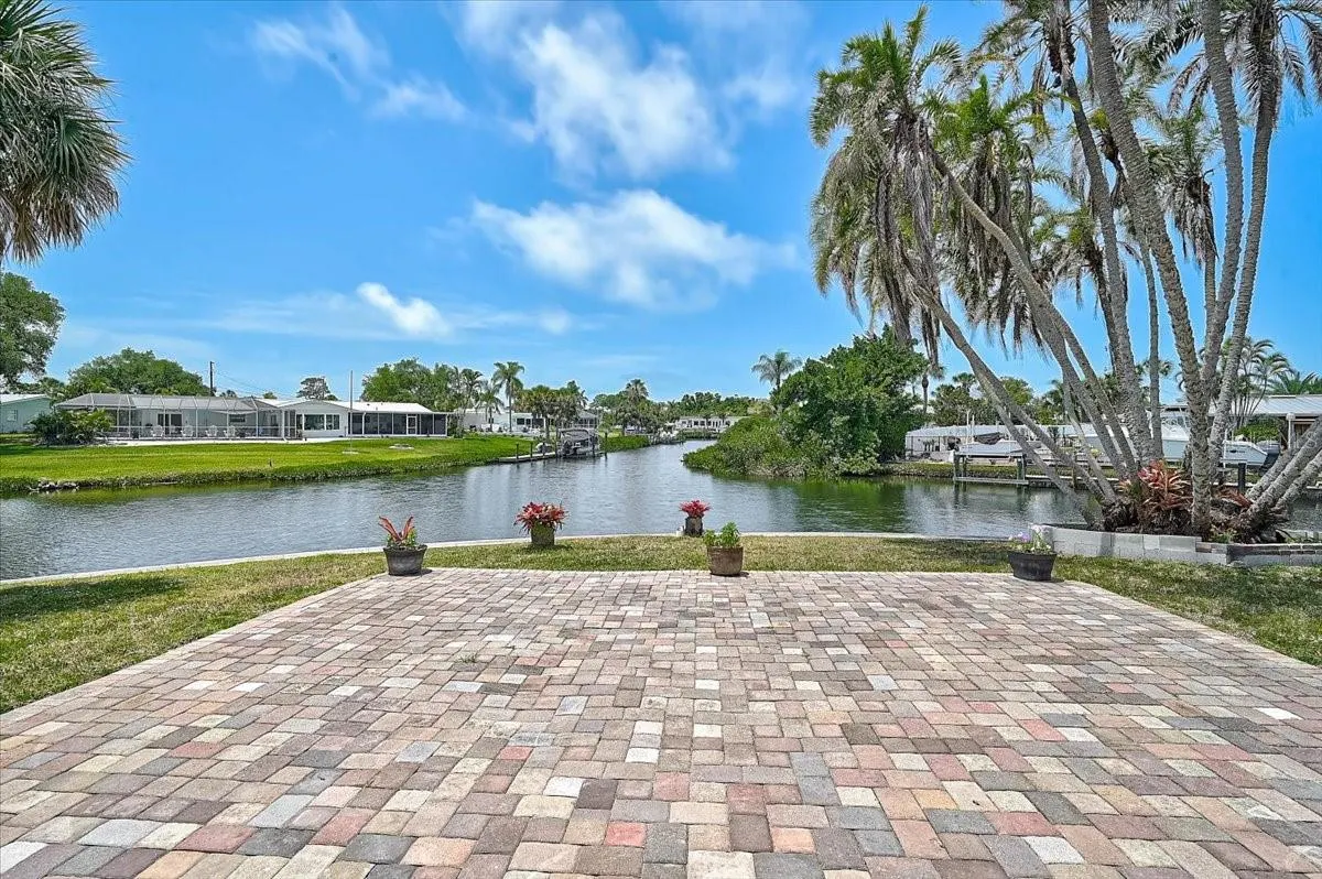 135 TINA ISLAND DR