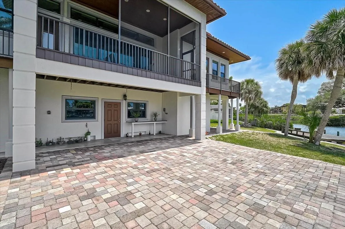 135 TINA ISLAND DR