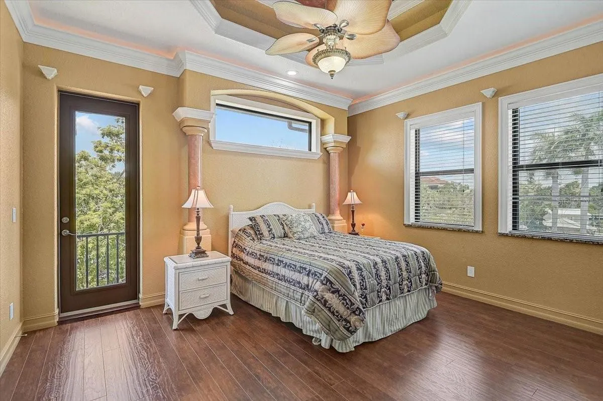 135 TINA ISLAND DR