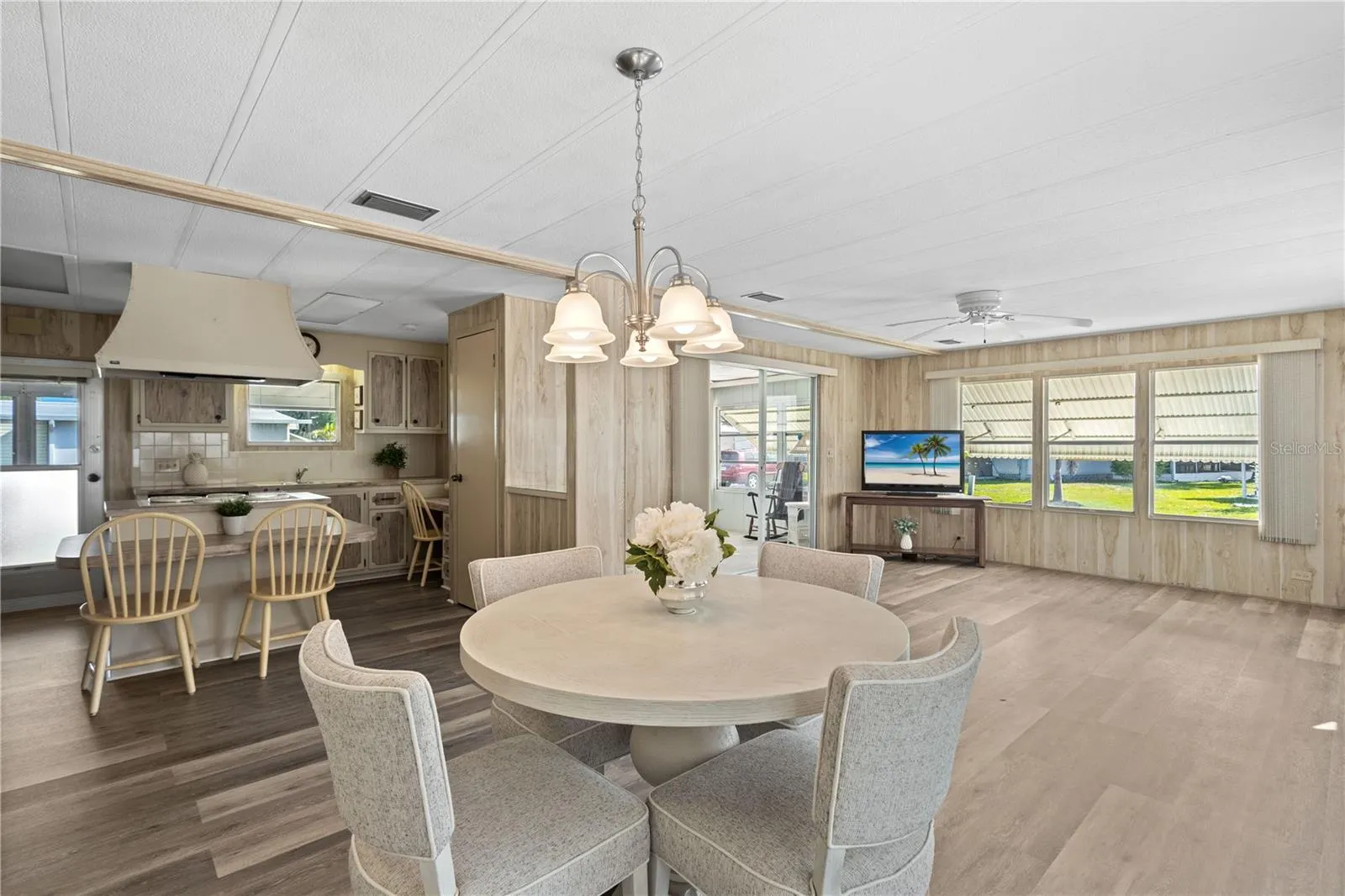 320 TROPIC DR