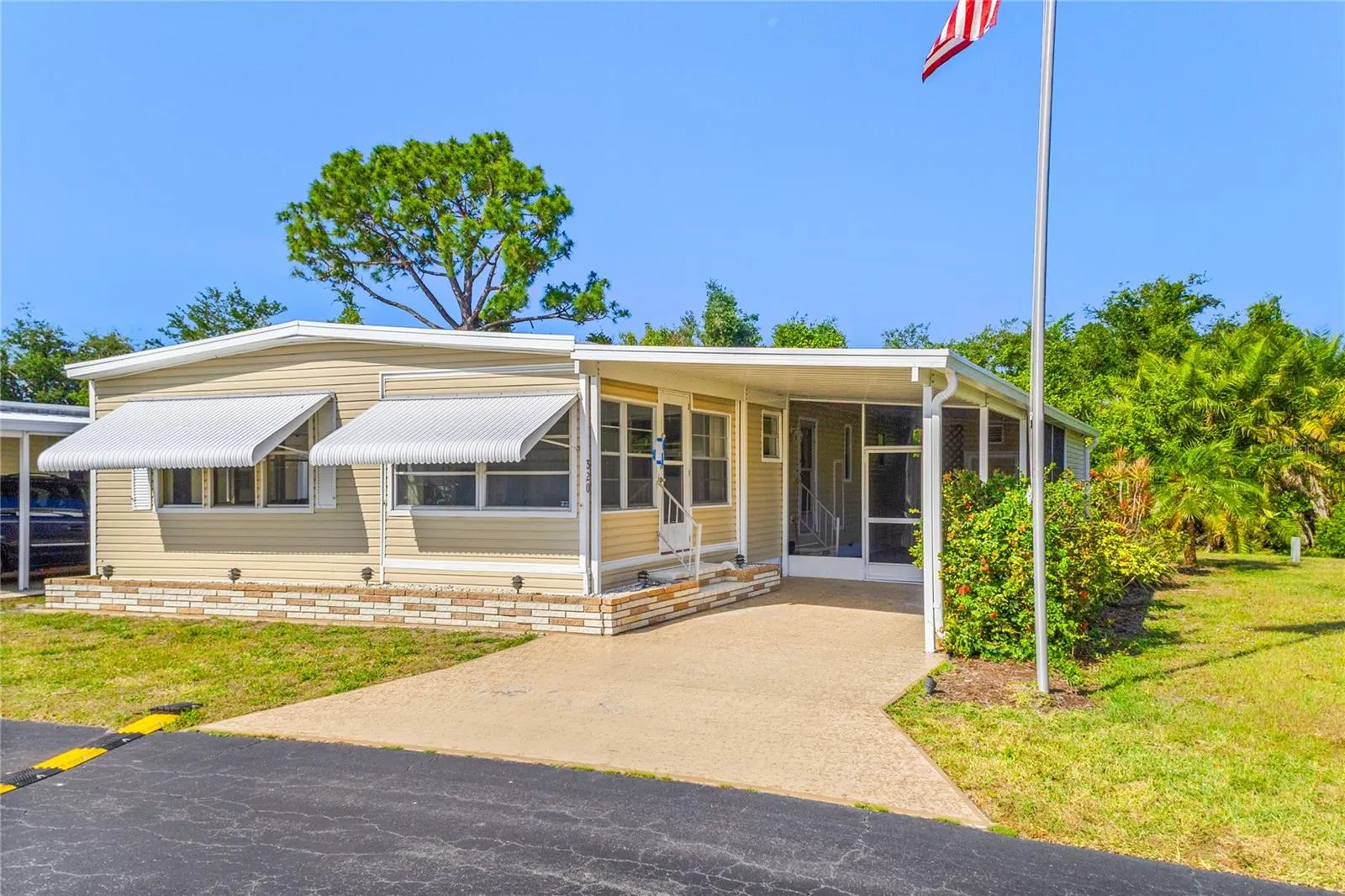 320 TROPIC DR