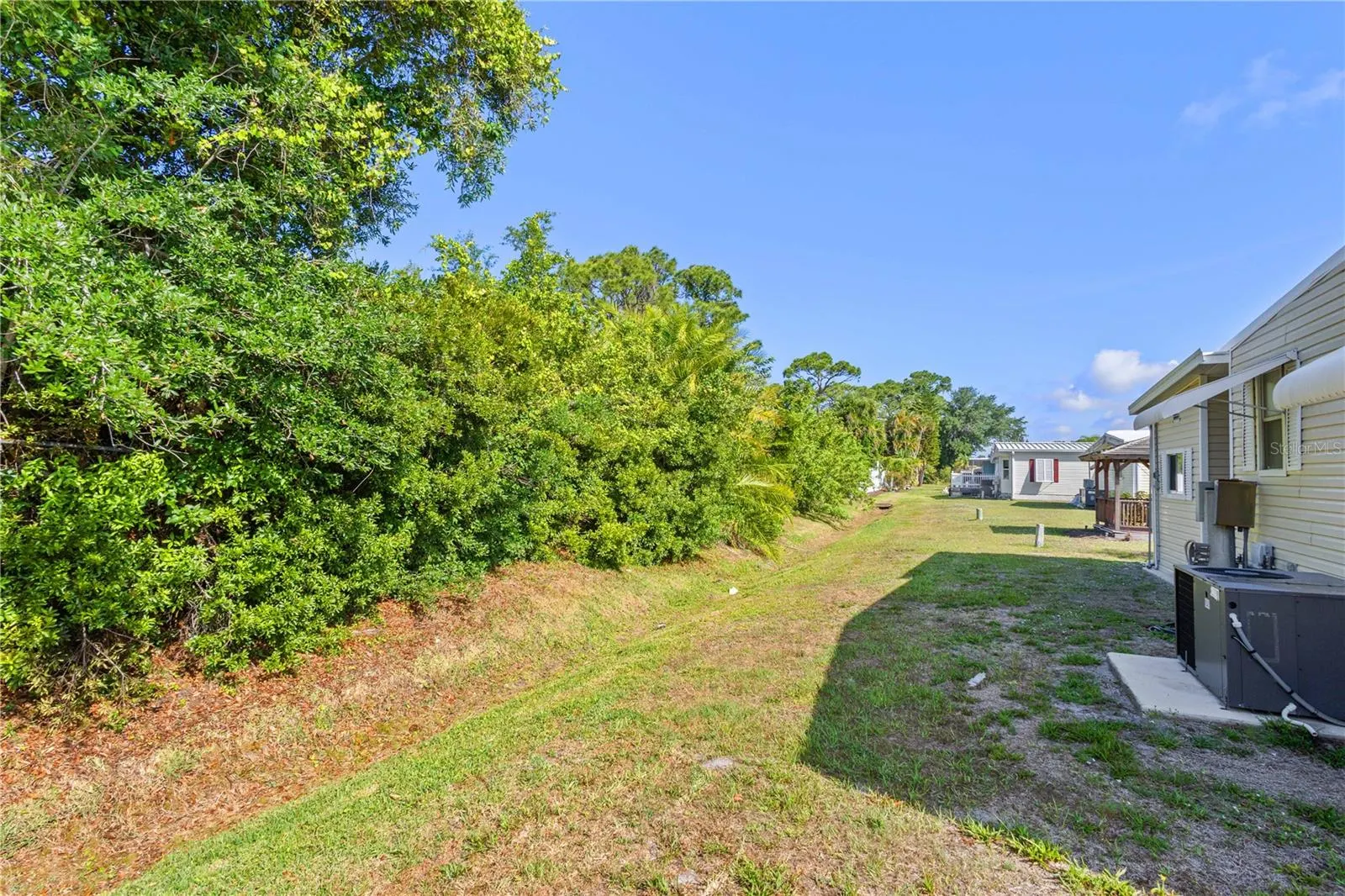 320 TROPIC DR