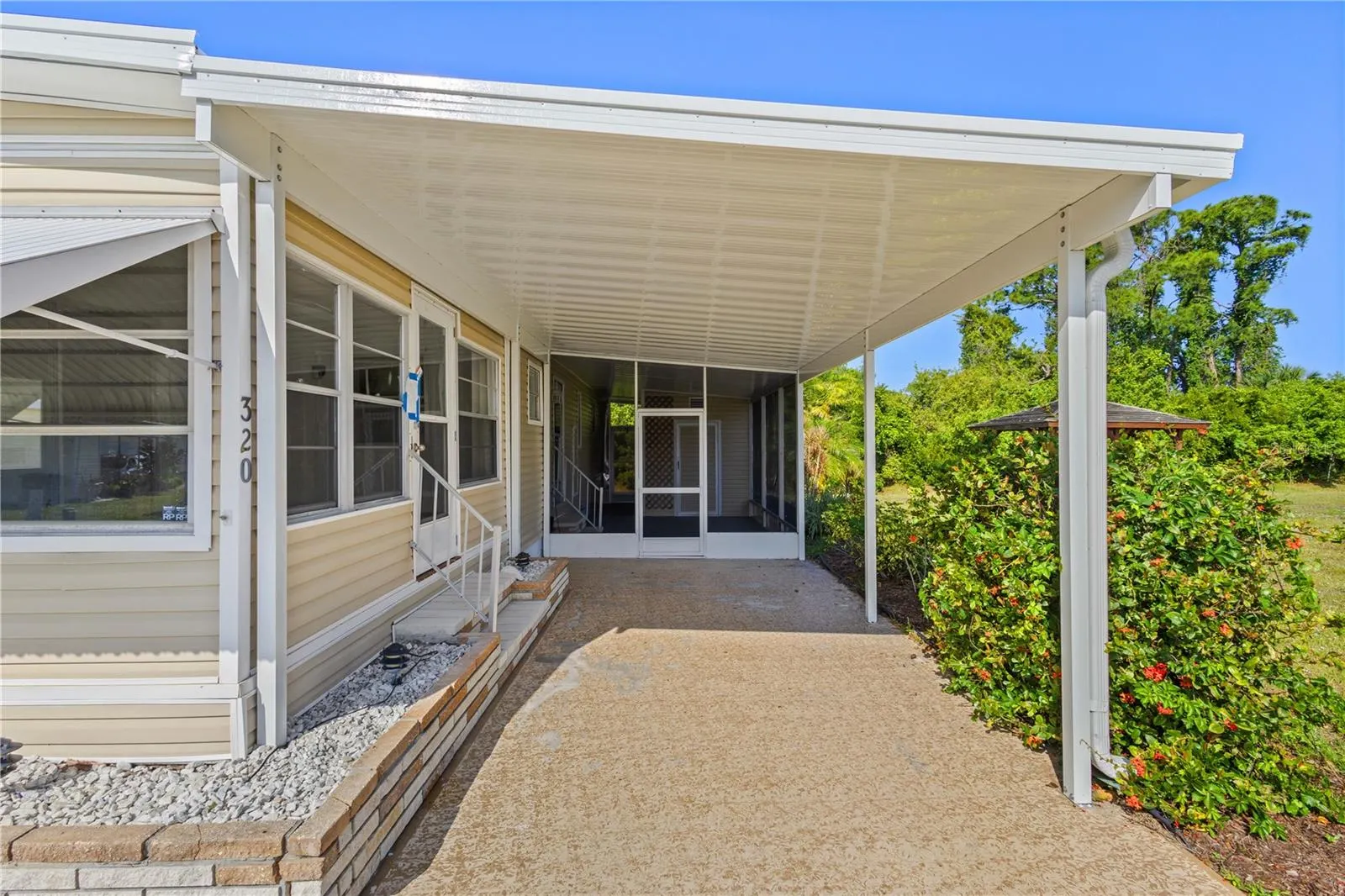320 TROPIC DR