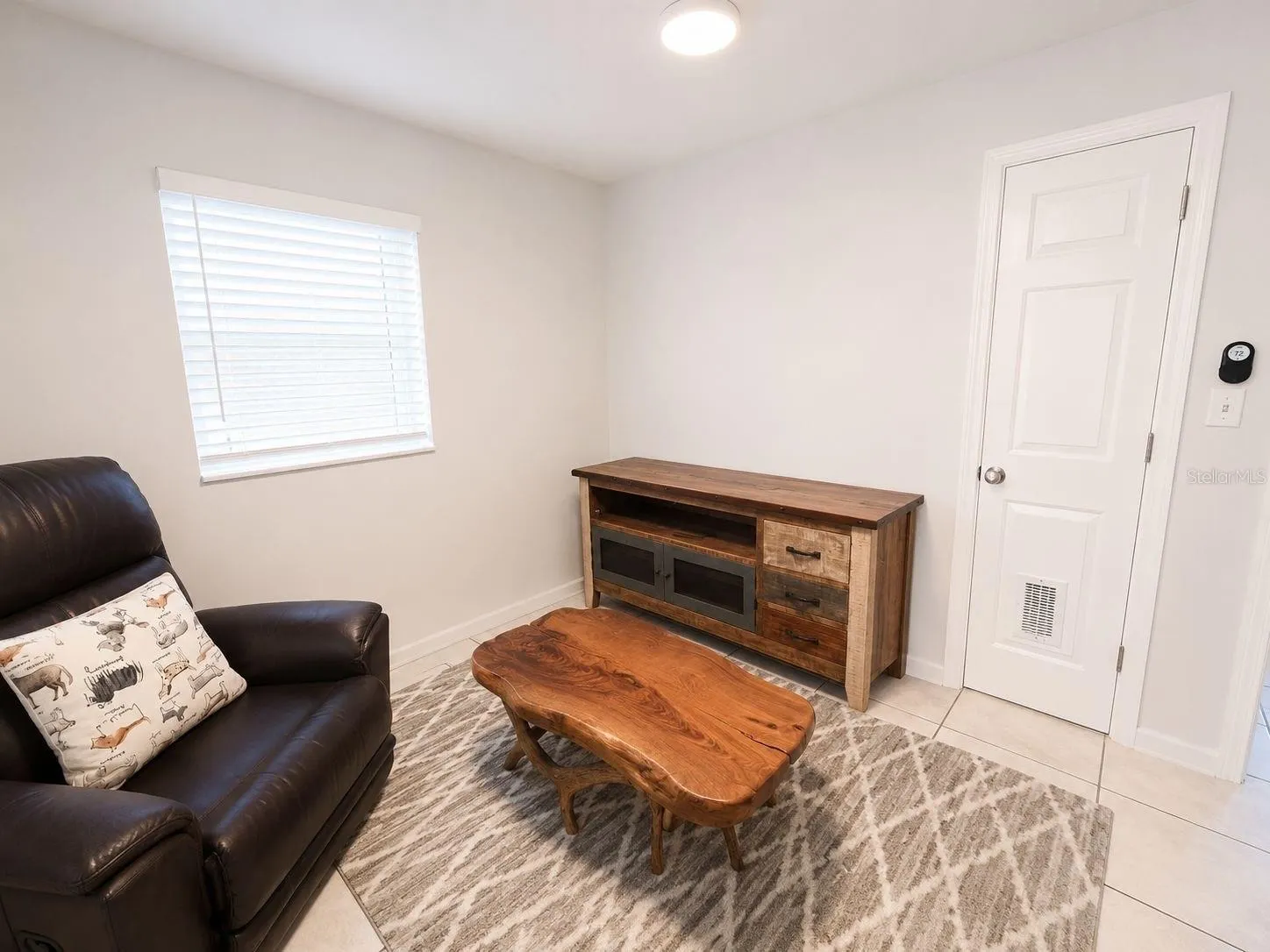 1205 LISA LN