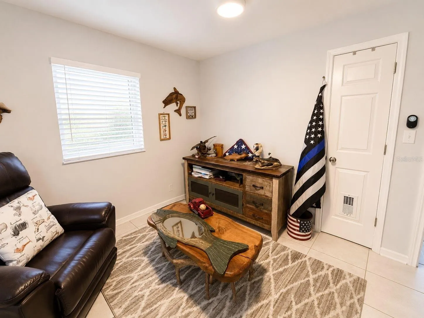 1205 LISA LN