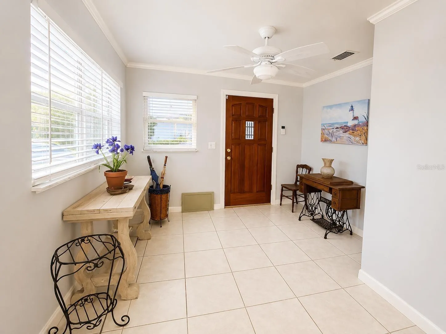 1205 LISA LN