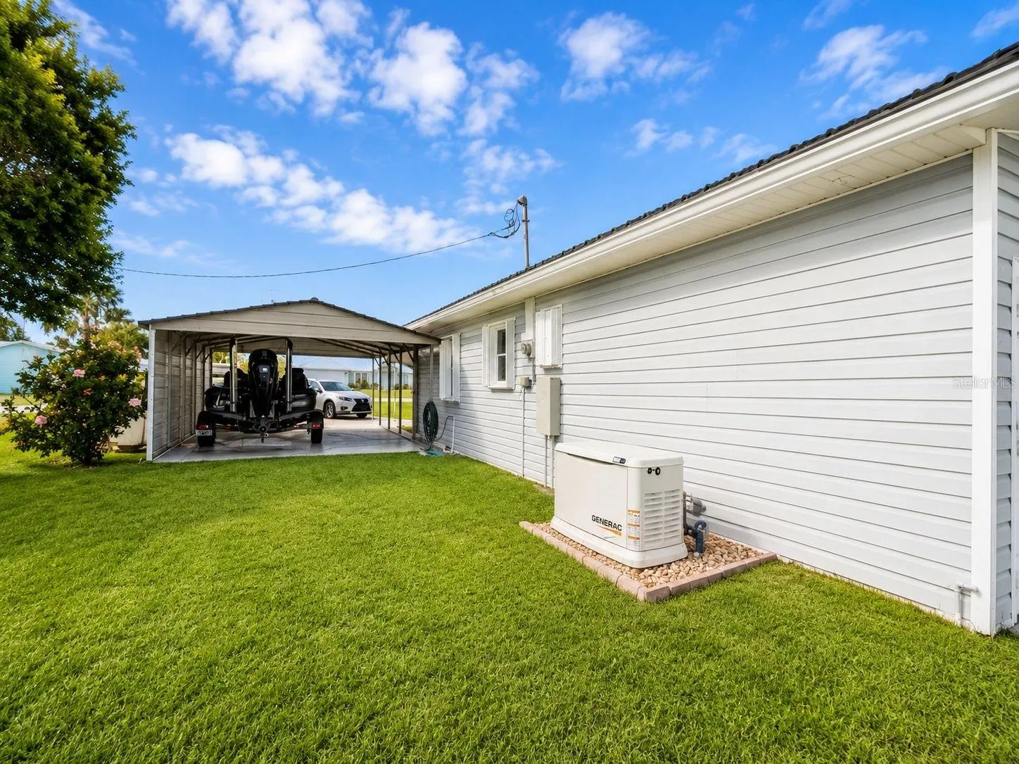 1205 LISA LN