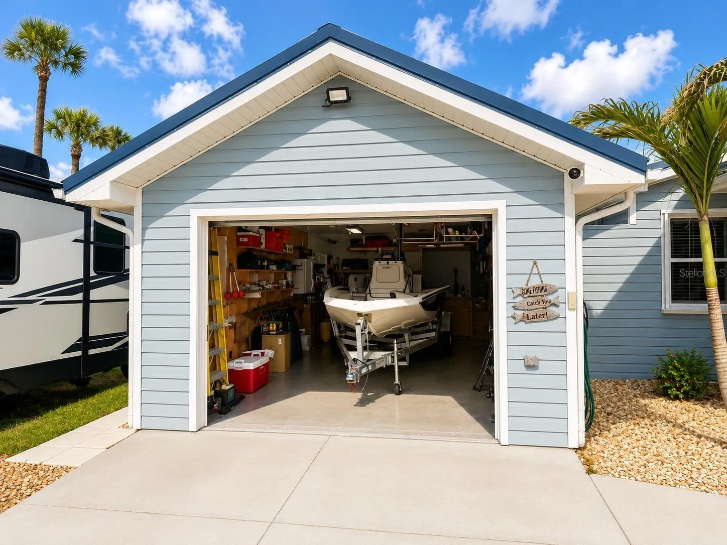 1205 LISA LN