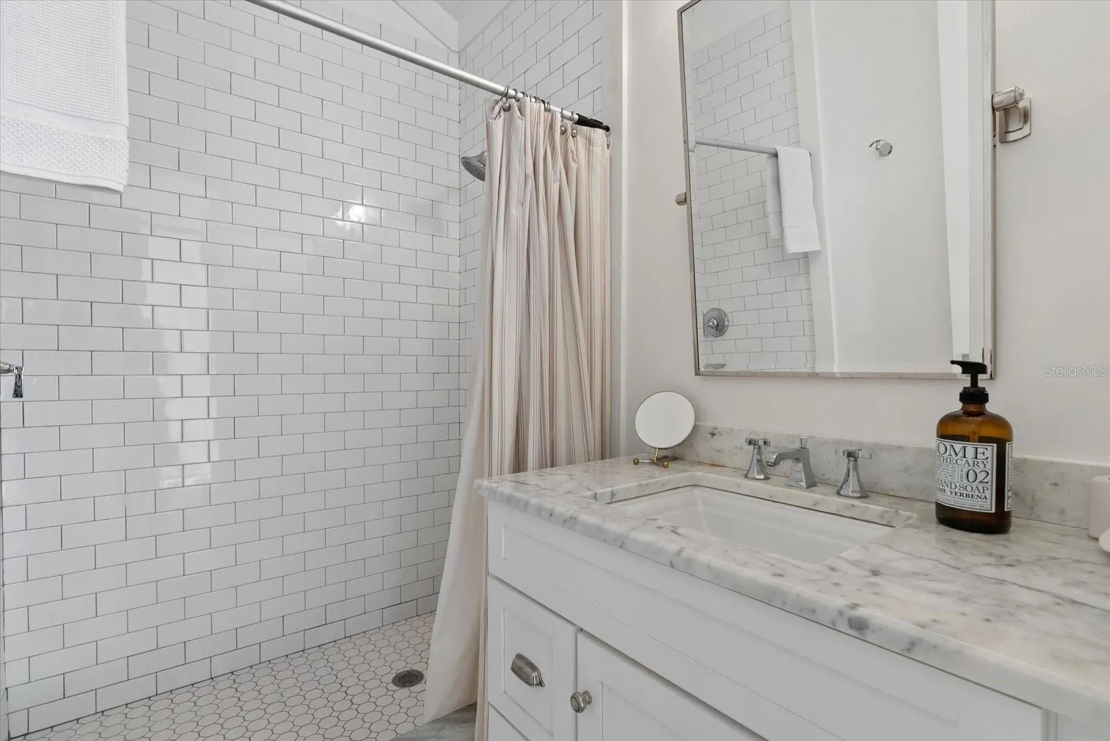 7143 LA LENAIRE DR