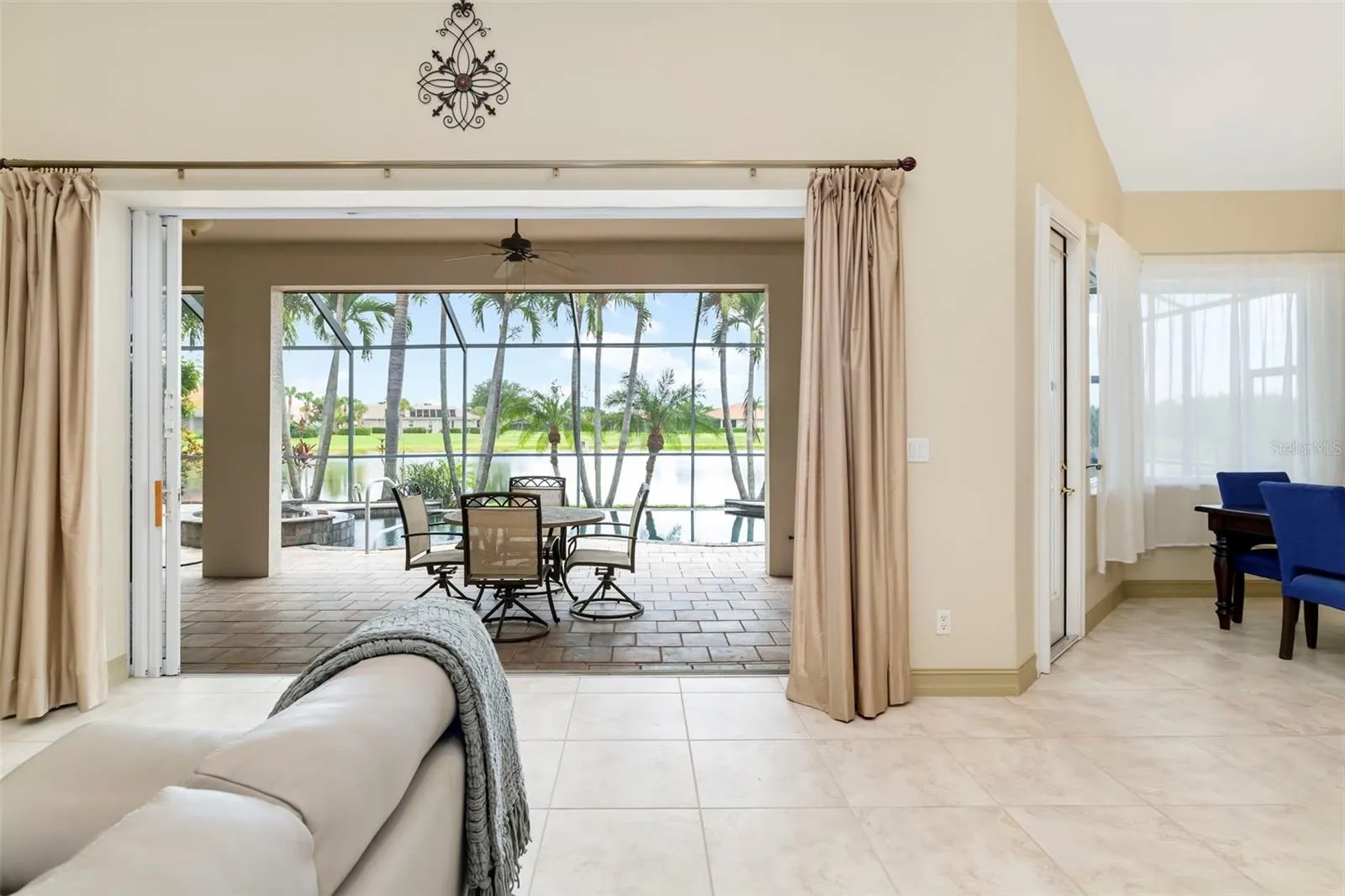 286 PESARO DR