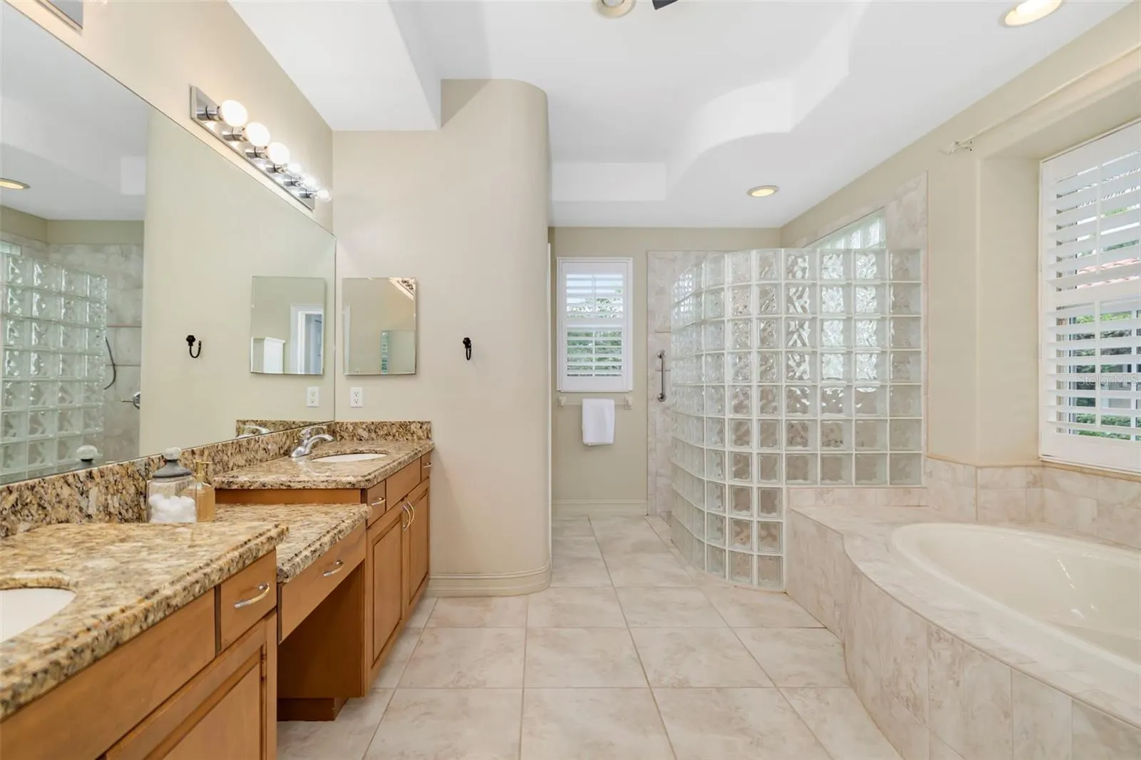 286 PESARO DR