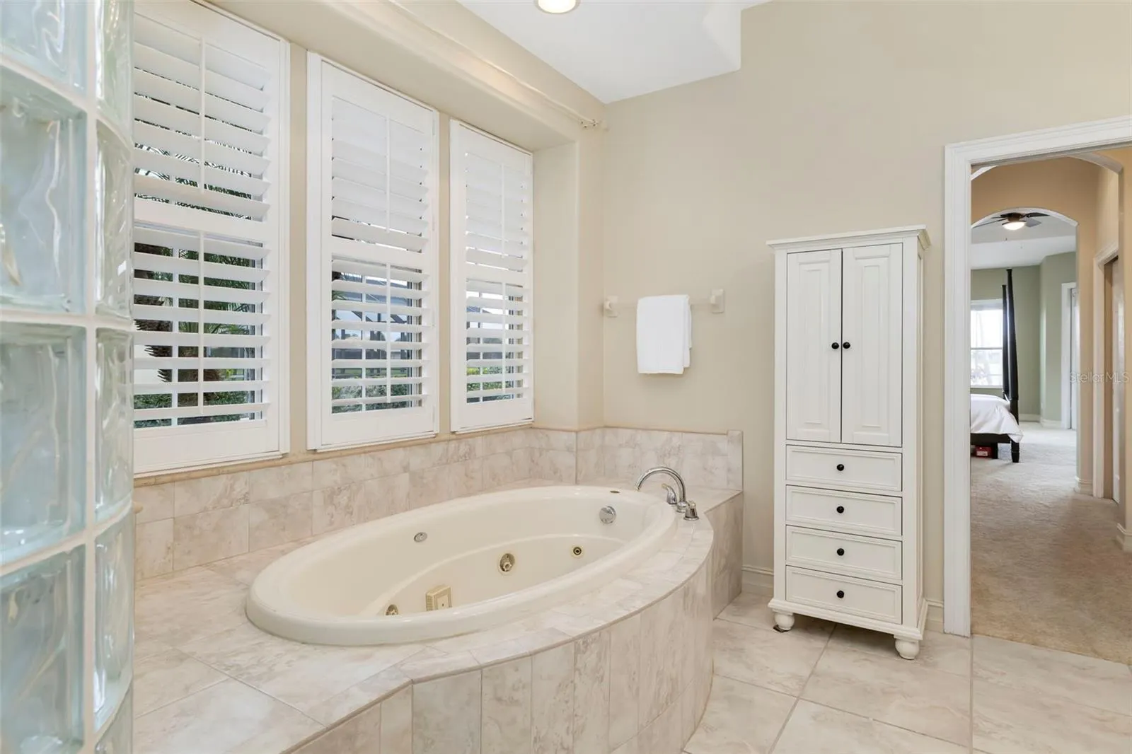 286 PESARO DR