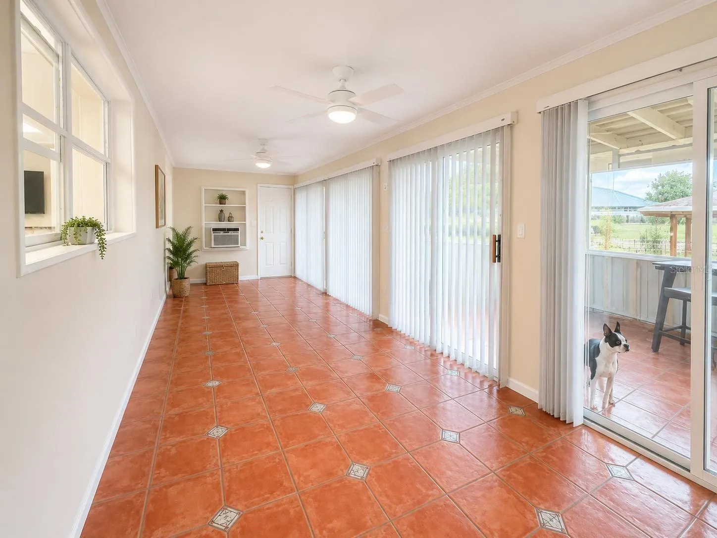 1205 LISA LN