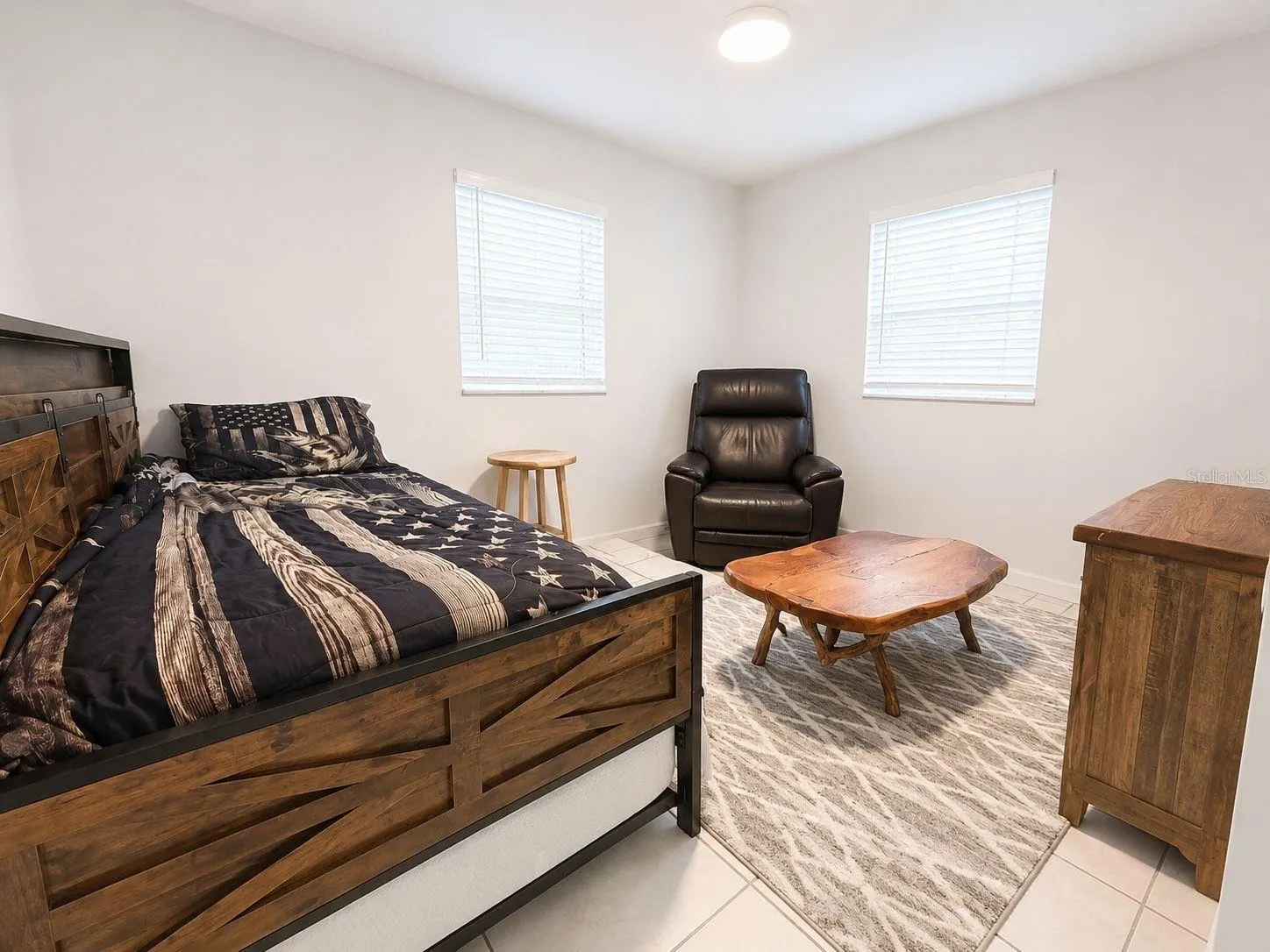 1205 LISA LN