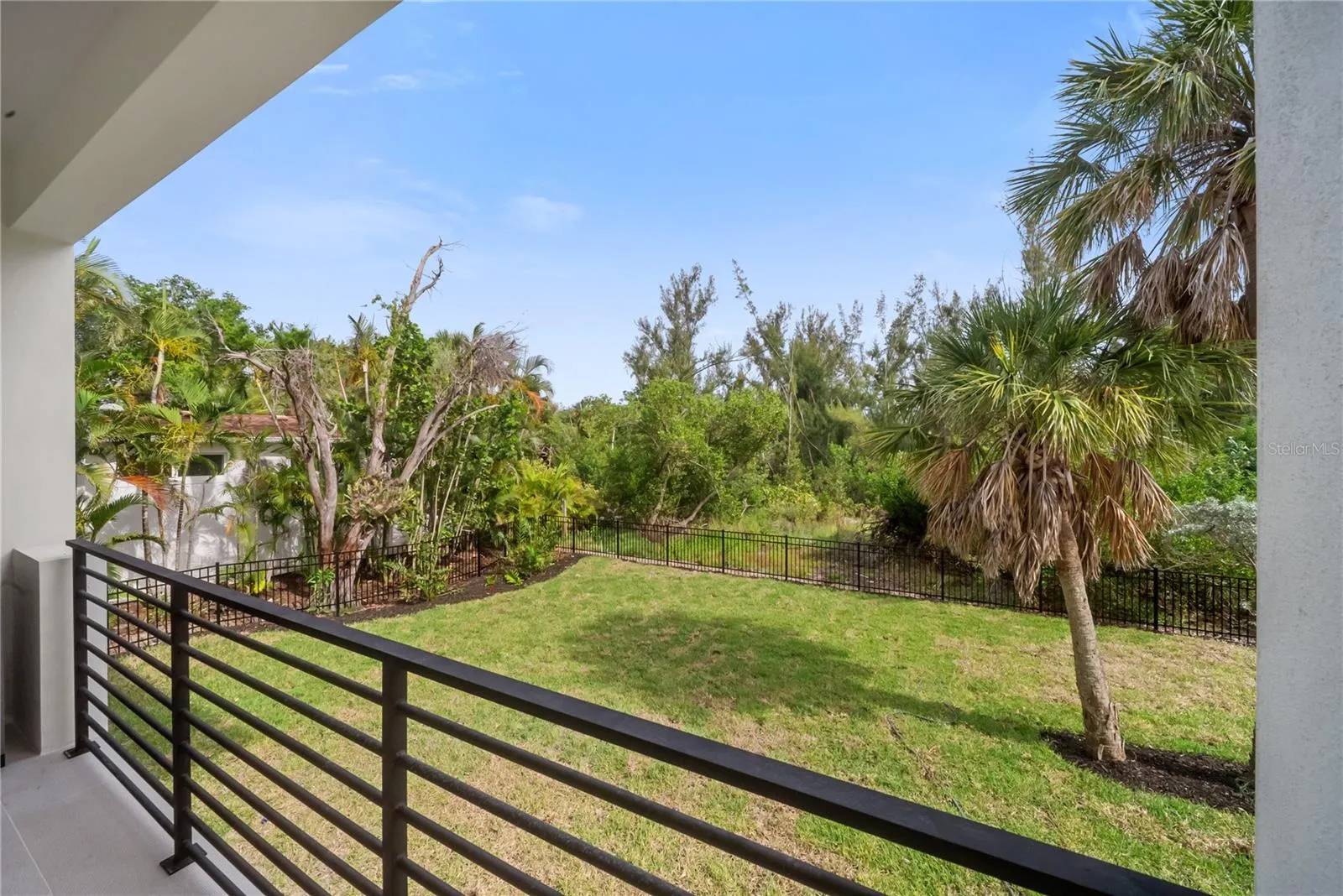 626 BUTTONWOOD DR