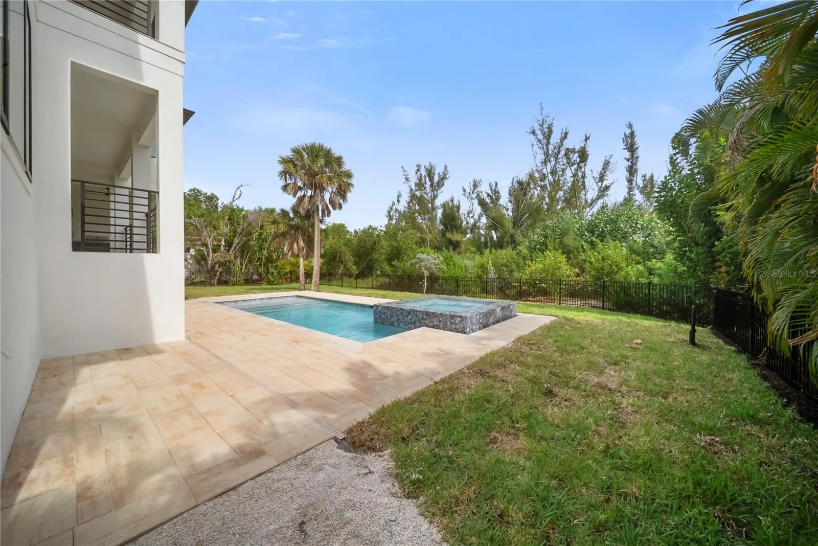 626 BUTTONWOOD DR