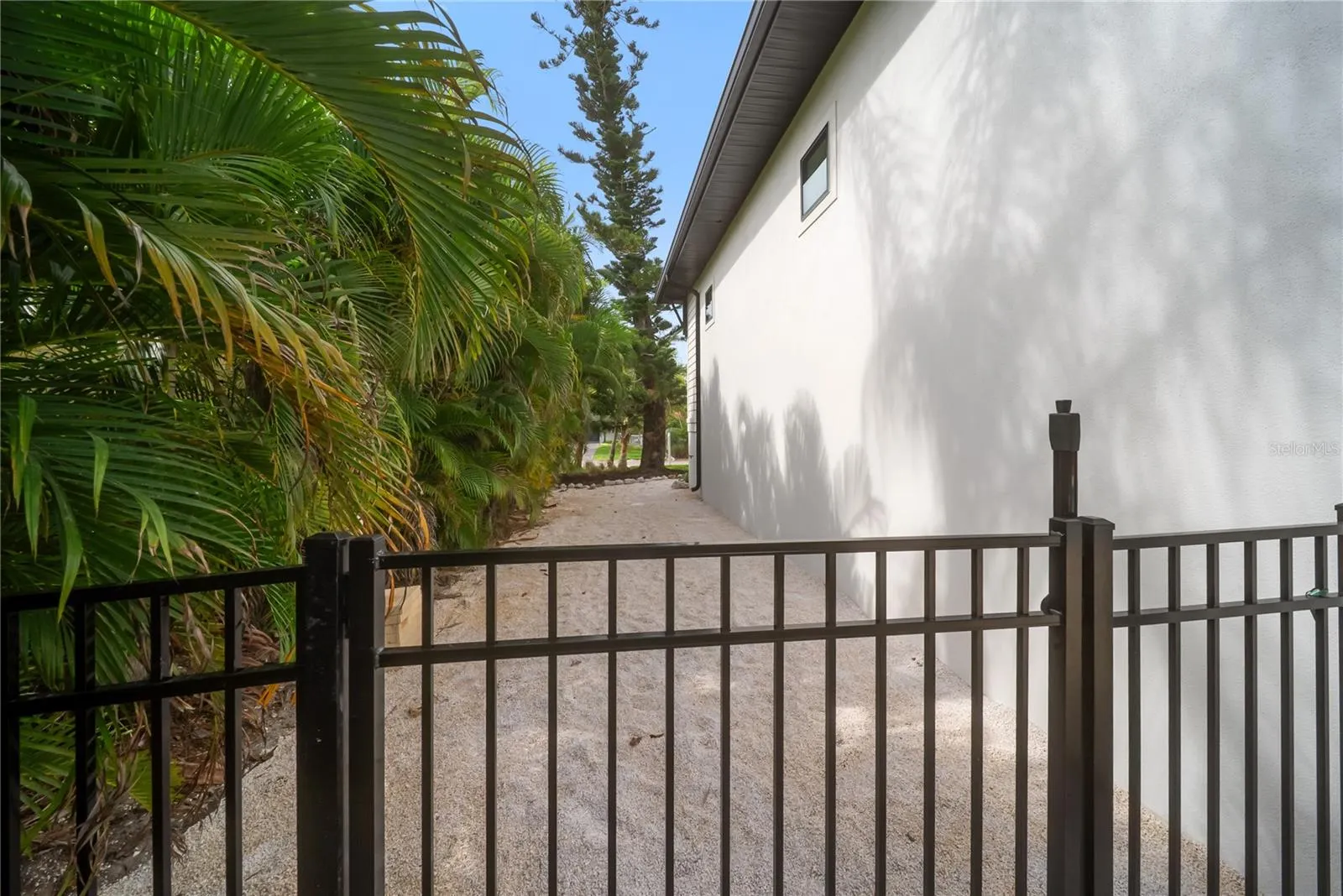 626 BUTTONWOOD DR