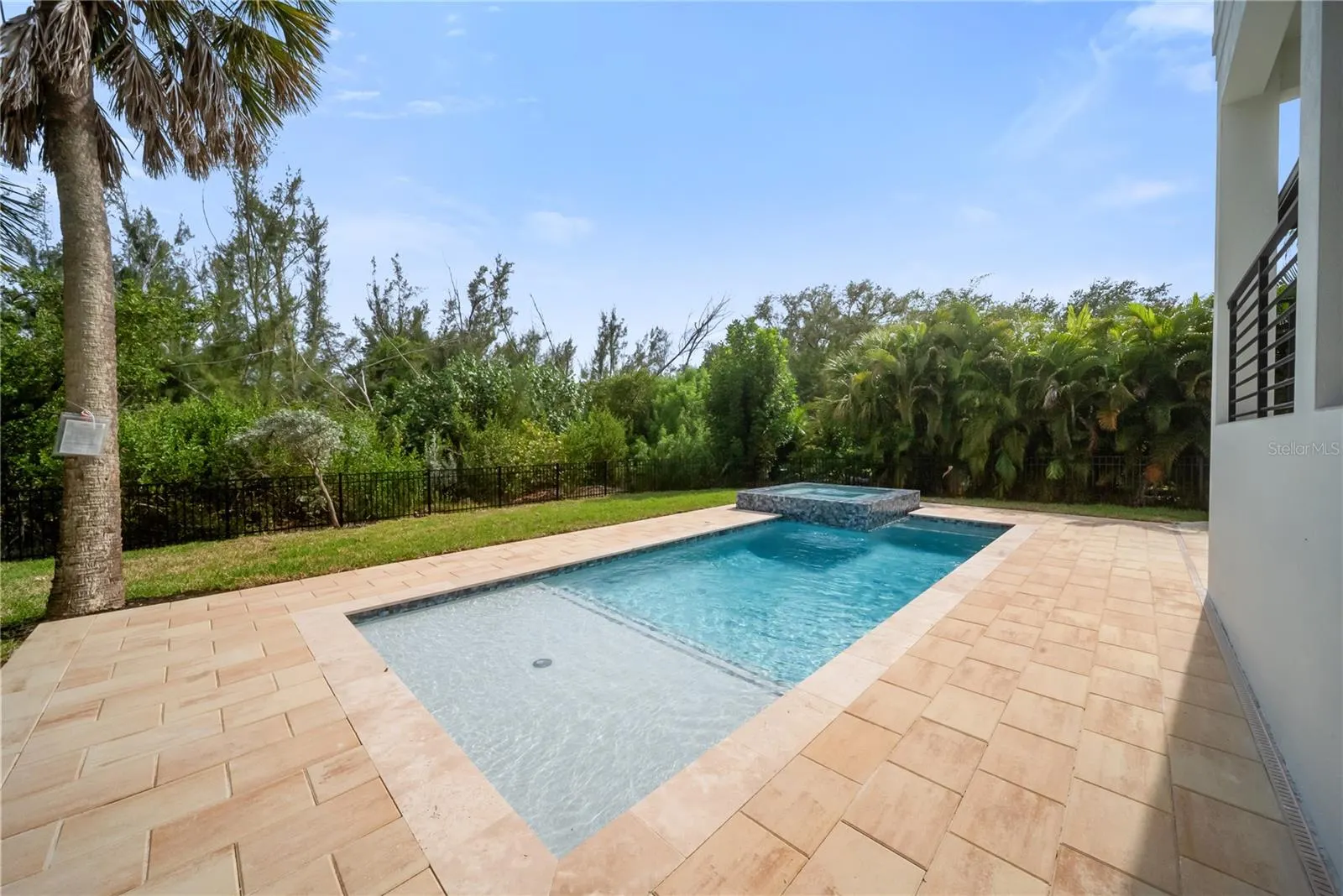 626 BUTTONWOOD DR