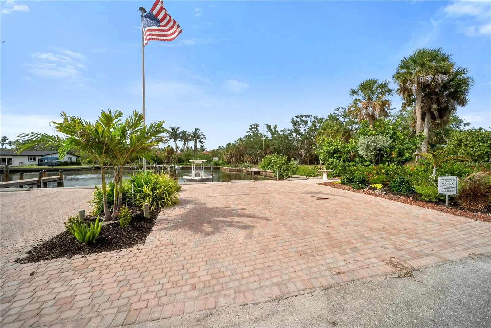 626 BUTTONWOOD DR