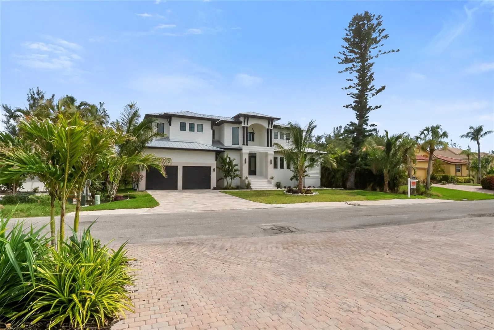 626 BUTTONWOOD DR