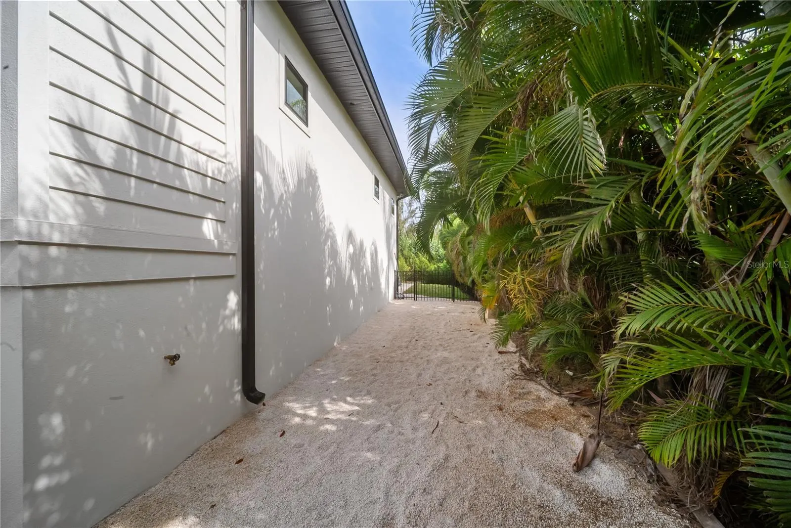 626 BUTTONWOOD DR