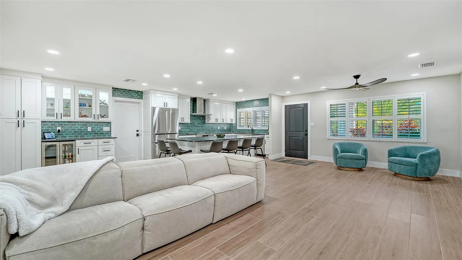 602 BUTTONWOOD DR
